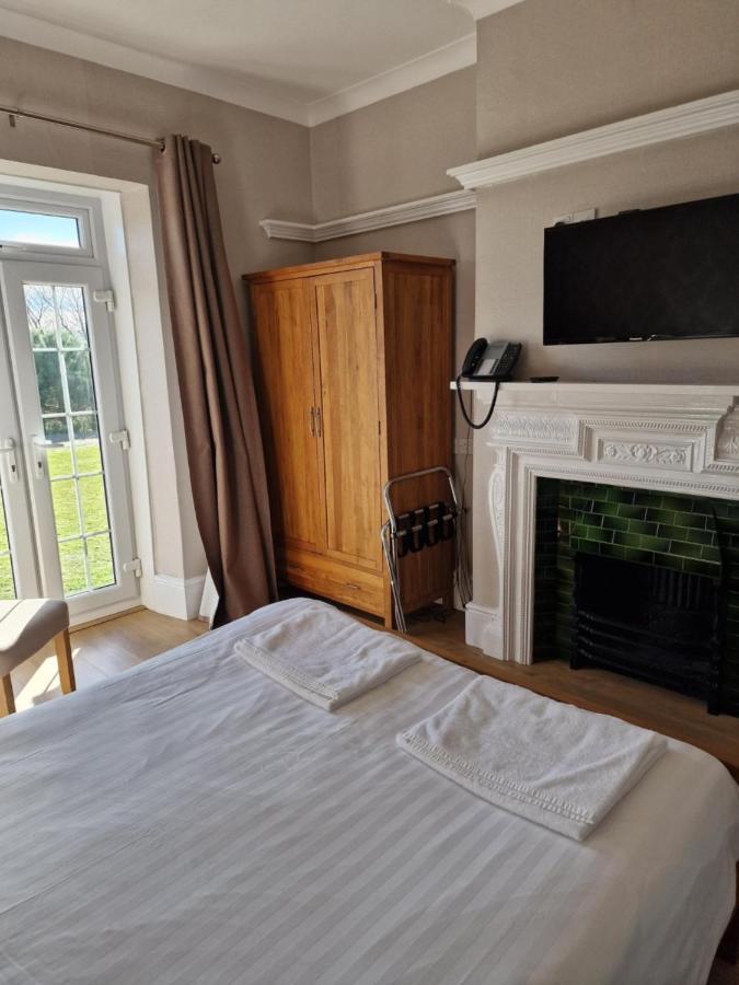 Broadway House Bed & Breakfast Лаарн Екстериор снимка