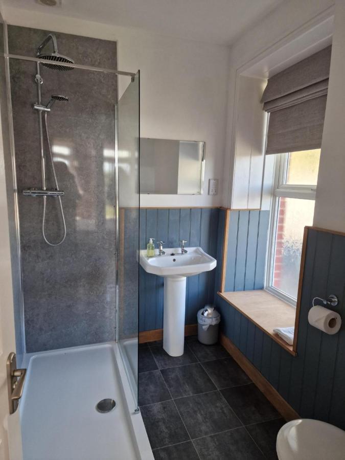 Broadway House Bed & Breakfast Лаарн Екстериор снимка