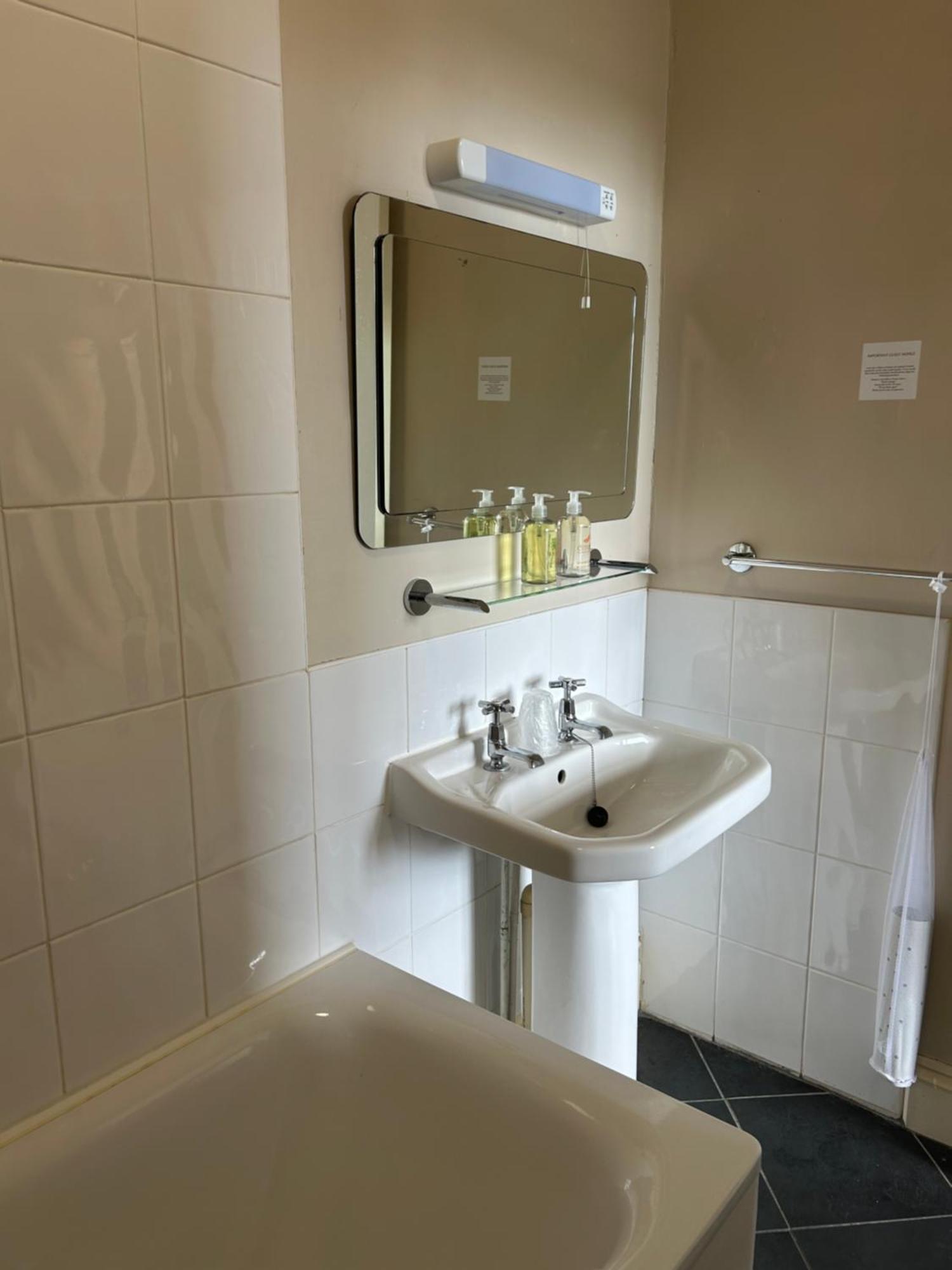 Broadway House Bed & Breakfast Лаарн Екстериор снимка