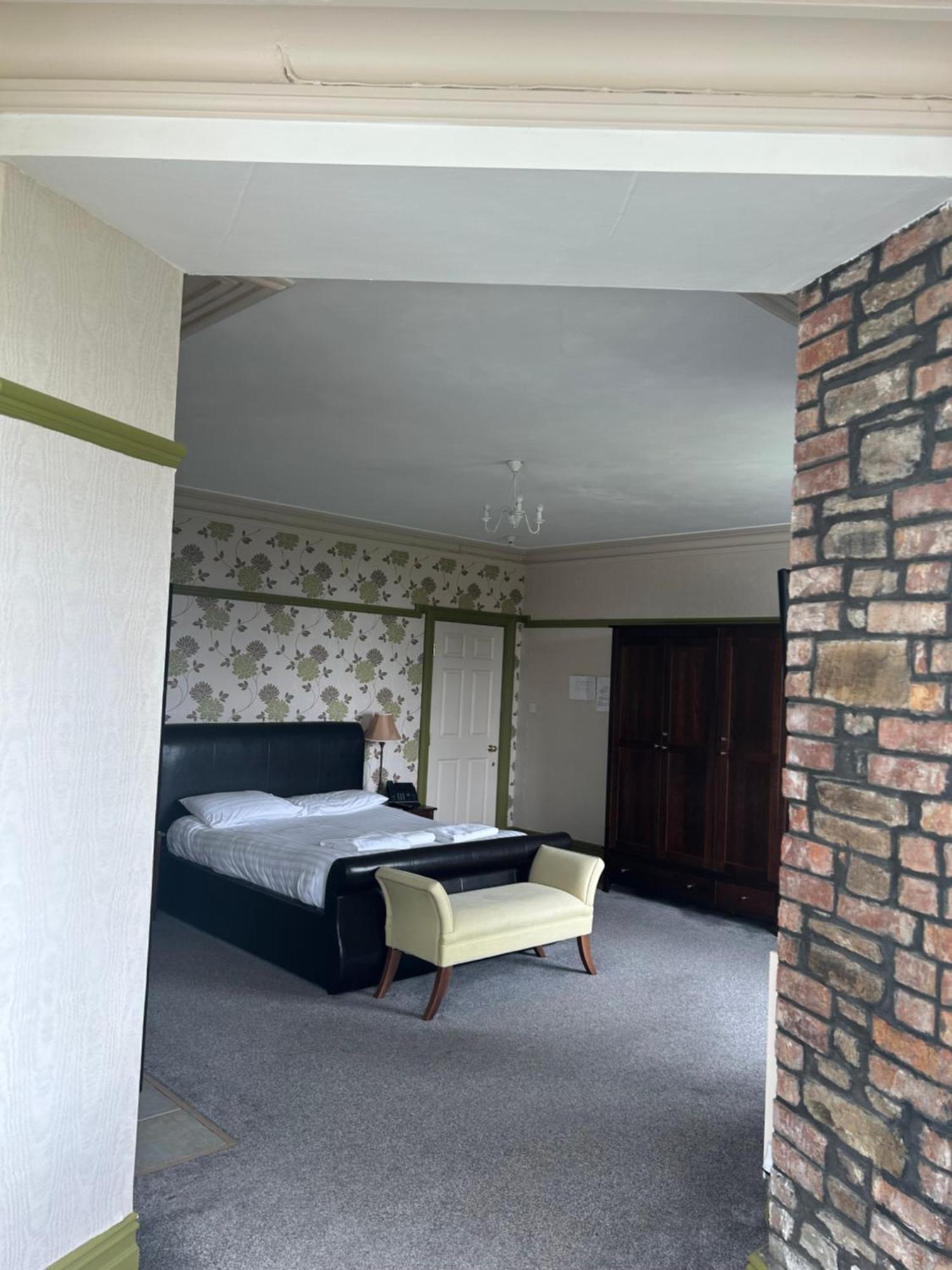 Broadway House Bed & Breakfast Лаарн Екстериор снимка