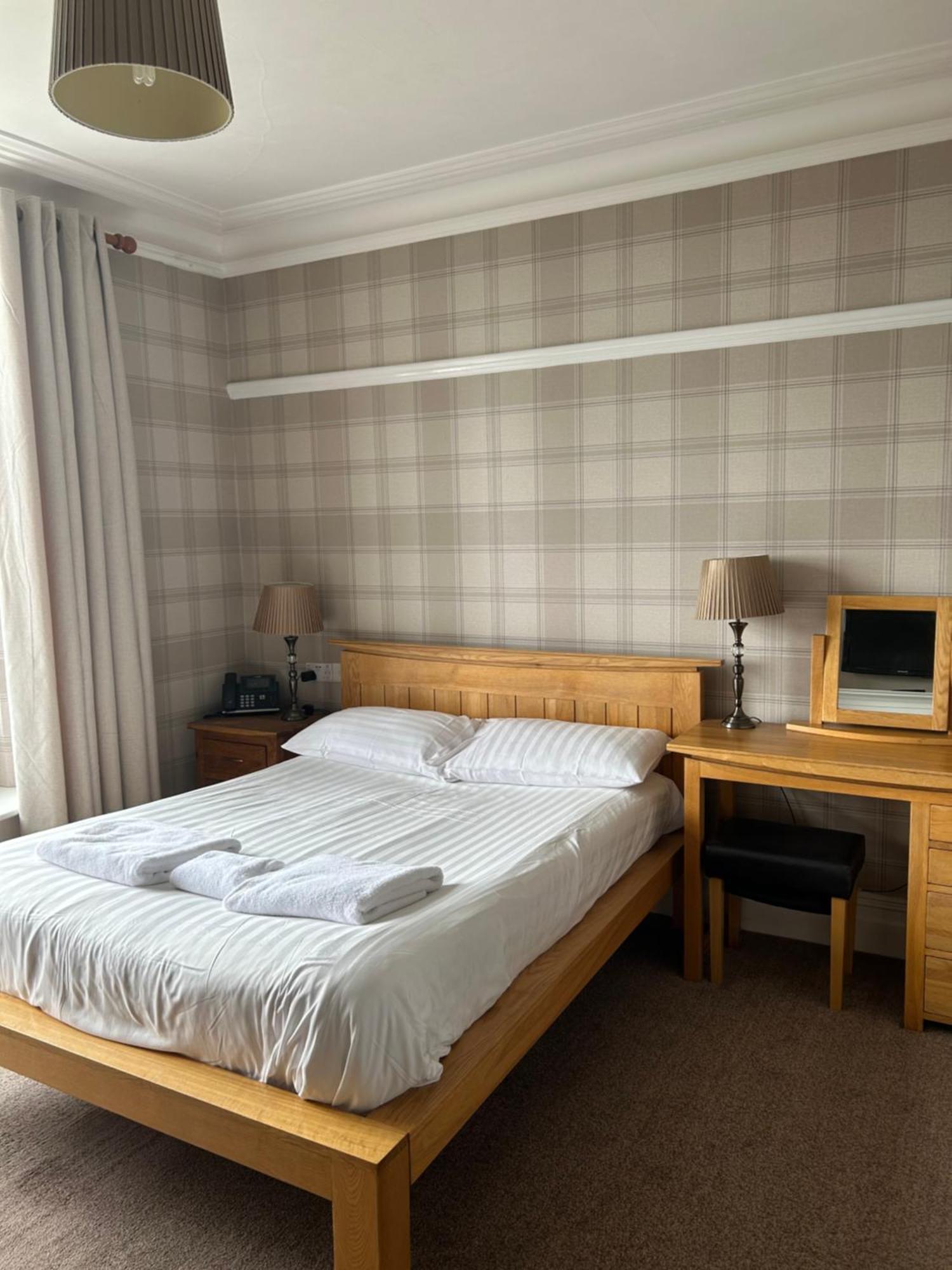 Broadway House Bed & Breakfast Лаарн Екстериор снимка